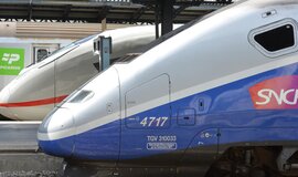 The picture shows two high velocity trains next to each other. One of them ist the ICE and the other one the high velocity train of the SNCF. Both of them are only visible with their front of the train.