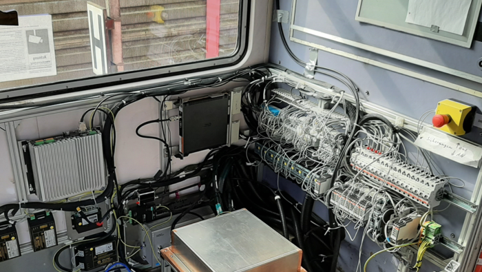 Cables and technology installed in the S-Bahn.