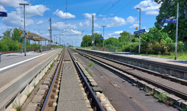Bahnhof Landsberg mit Blick nach Bitterfeld (Copyright: DB InfraGO AG, Digitale Schiene Deutschland / H. Taschowsky) Bahnhof Landsberg mit Blick nach Bitterfeld (Copyright: DB InfraGO AG, Digitale Schiene Deutschland / H. Taschowsky)