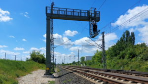 Neuer Signalausleger in Landsberg (Copyright:  DB InfraGO AG, Digitale Schiene Deutschland / H. Taschowsky)