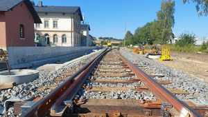 Foto zeigt die eingleisige Strecke des Digitalen Testfeld Bahn. 