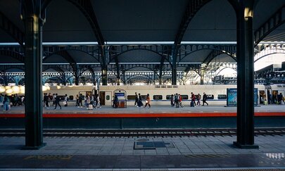 Bahnhof auf der Strecke des Grenzübergangs Belgien - Aachen - Düren Das Foto zeigt einen Bahnhof auf der Strecke zwischen Düren und Aachen bis zur belgischen Grenze auf belgischer Seite