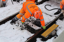 Letzte Baumaßnahmen während der Sperrpause vor der Inbetriebnahme (Copyright: DB InfraGO AG/Digitale Schiene Deutschland)